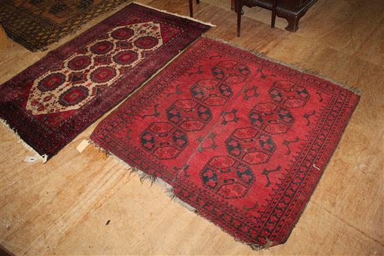 2 red rugs